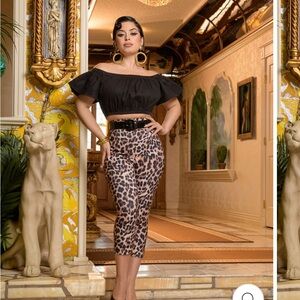 Rockin Bettie Size Small Leopard Print Capris